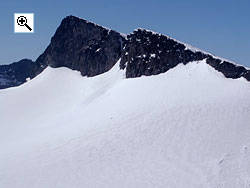 Vetlepiggen is a steep sided sloping plateau with the north east arête allowing the only easy means of ascent