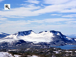 Fannar�ken (left) and Steindalsnosi (right) from Sm�rstabbtind